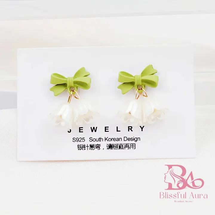 White%20Wind%20Chime%20Flowers%20Drop%20Earrings%20for%20Women%20-%20Image%202