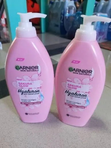Garnier%20Skin%20Natural%20New%20Sakura%20Glow%20Hyaluron%20Body%20Serum%20Lotion%20-%20400ml%20-%20Image%204