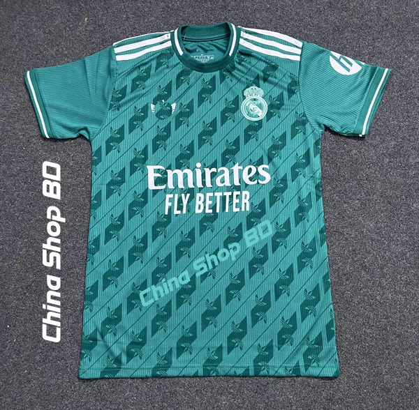 Real%20Madrid%20Concept%20kit%2024/25%20Half%20Sleeve%20-%20Image%203
