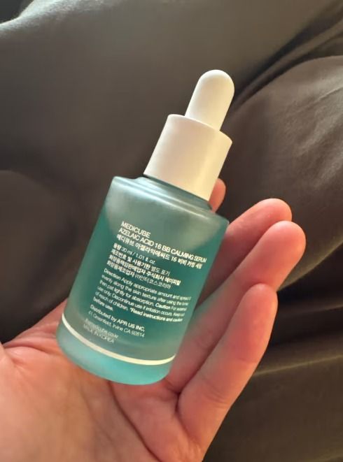 Medicube%20Azelaic%20Acid%2016%20BB%20Calming%20Serum%2030ml%20-%20Image%204
