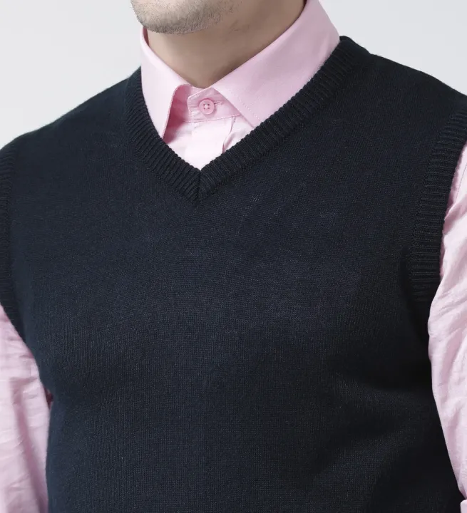 Men's%20Fashionable%20sleeveless%20sweater%20.%20-%20Image%205