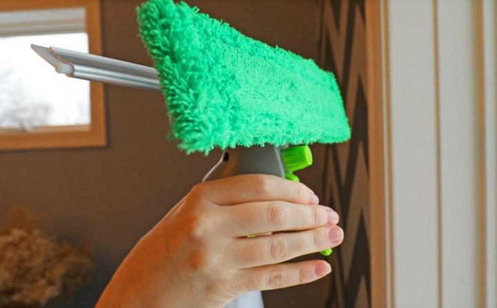 3%20in%201%20Multi-functional%20Spray%20Glass%20Cleaner.%20%20High%20Quality%20Glass%20Cleaning%20Tool%20Set.%20CD:A30.%20-%20Image%204