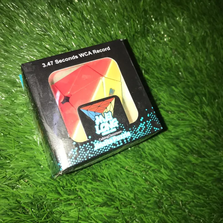 Rubik%E2%80%99s%20Very%20Flexible%20-%20Pyramid%20Cube%20-%20Image%203