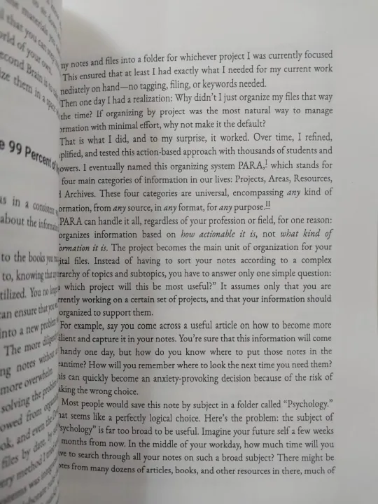 Building%20a%20Second%20Brain%20by%20Tiago%20Forte%20-%20Premium%20-%20Paperback%20-%20Image%205