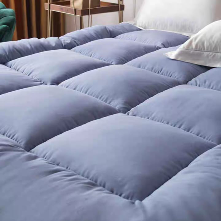 Comfort%20House%20Soft%20Mattress%20Topper%20%E2%80%93%20Pamper%20Your%20Bed%205%20feet%20by%207%20feet%20-%20Image%205