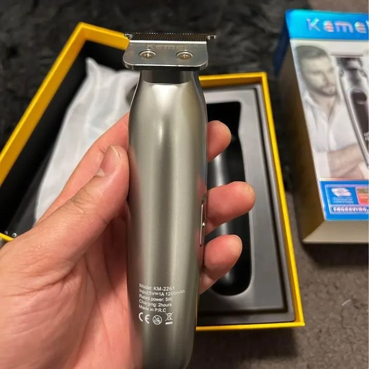 KEMEI%20KM-2261%20Metal%20Body%20Digital%20Display%20Rechargeable%20Professional%20Hair%20Trimmer%20&%20Clipper%20For%20Men%20-%20Image%203