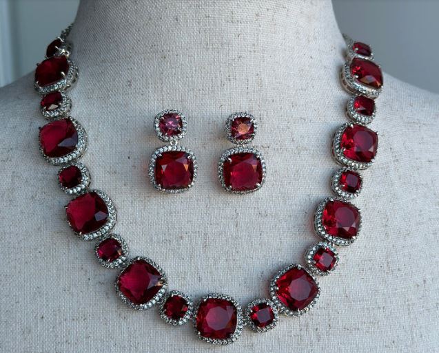 Celebrated Renowned Silver Diamond cut stone Choker Necklace