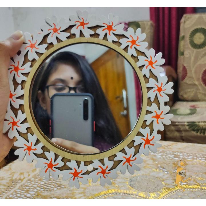 হাতে আঁকা কাঠের মাঝারি দেয়ালের আয়না - mirror