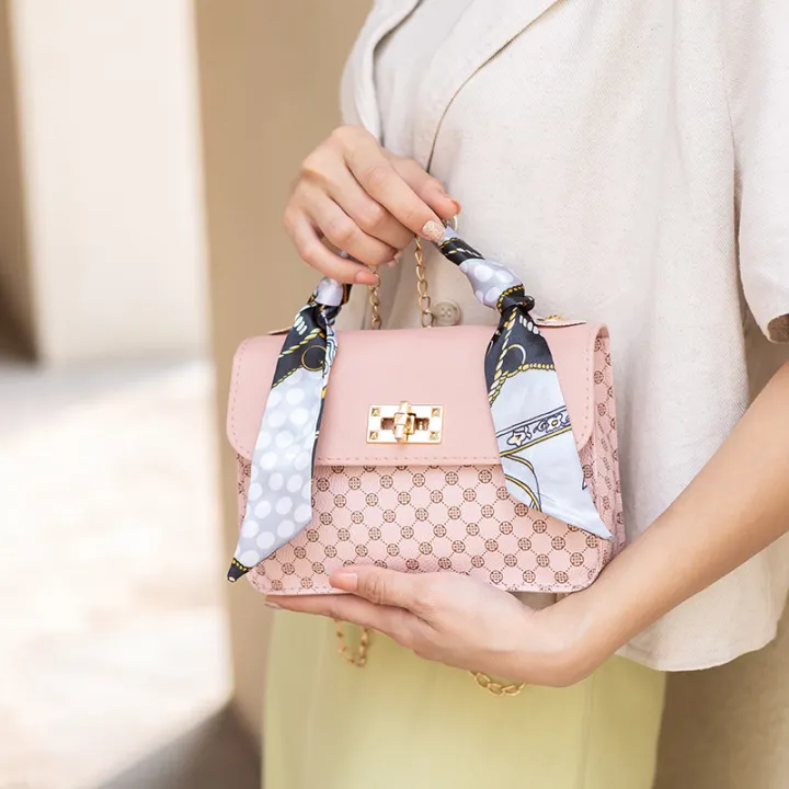 Women's%20bag%202022%20new%20circle%20color%20matching%20chain%20silk%20scarf%20small%20square%20bag%20casual%20mobile%20phone%20bag%20gift%20live%20package%20foreign%20trade%20-%20Image%203