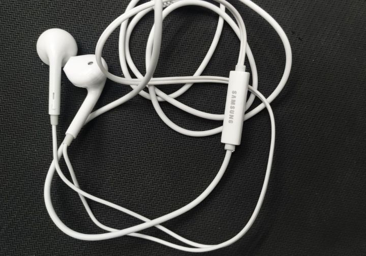 Long%20Cord%20Earphones%20:%20Samsung%20Long%20Cord%20Earbuds%20with%20Extensive%20Cable%20for%20PC%20&%20TVs,Headphones%20with%20Mic%20-%20Image%203