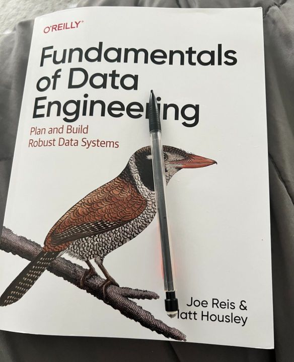 Fundamentals%20of%20Data%20Engineering:%20Plan%20and%20Build%20Robust%20Data%20Systems%20by%20Joe%20Reis%20and%20Matt%20Housley%20-%20Image%205