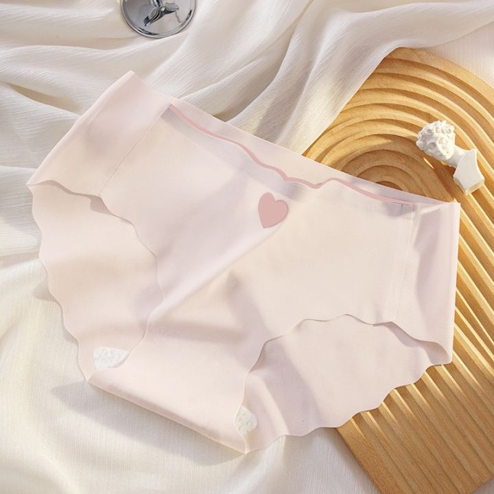 Ice%20Silk%20Underwear%20Girl%20Student%20Japanese%20Style%20Traceless%20Cute%20Mid-Waist%20Hip%20Lifting%20Summer%20Cool%20Antibacterial%20Underwear%20Heart%20Peach%20Underwear%20-%20Image%202