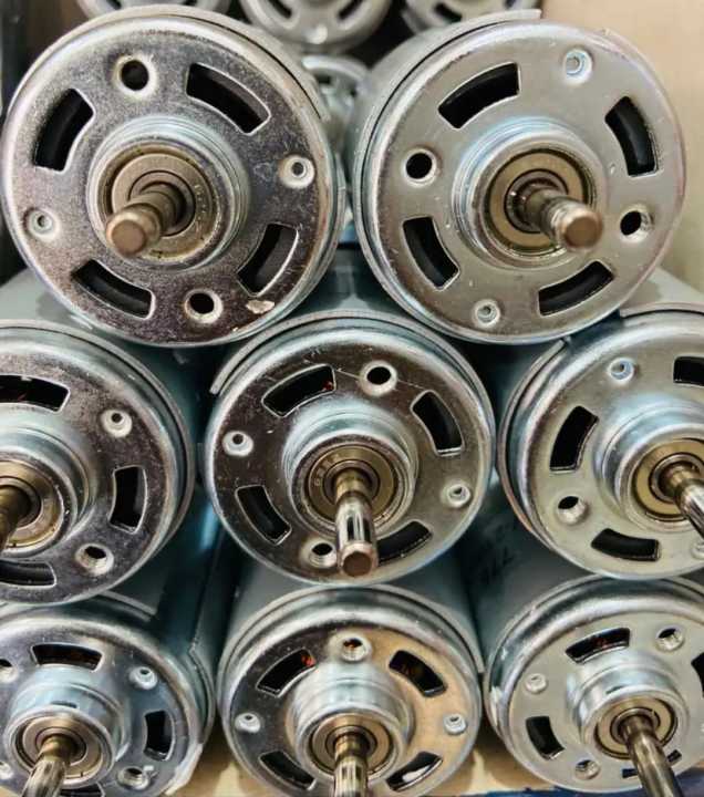 775%20DC%20Motor%2012V-18V-24V-21000%20RPM%20Double%20bearing+V4%20Metal%20Pump%20Kit-Water%20Flow%2040%20Litre%20Per%20Miniute%20-%20Image%205