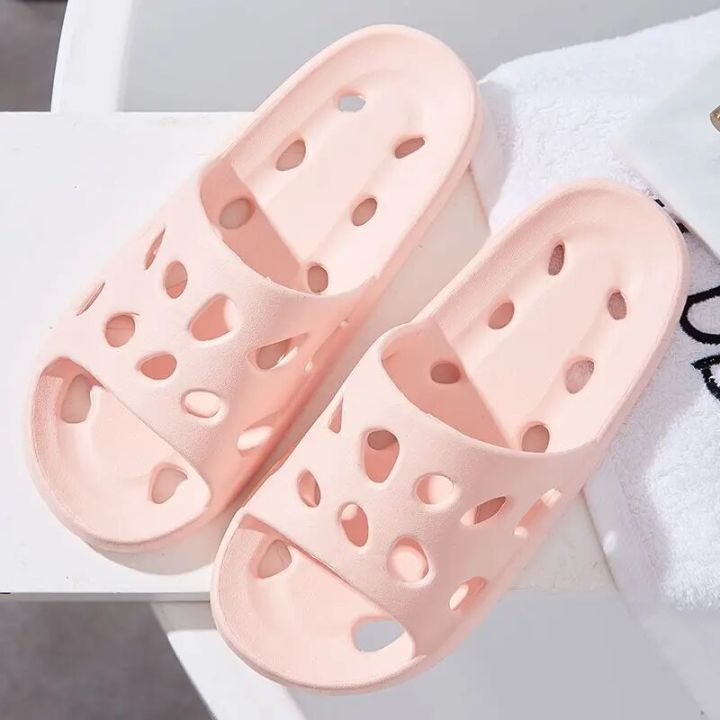 Summer%20Men%20Shower%20Slippers%20Slides%20Bathroom%20Leaking%20Non-Slip%20Indoor%20House%20Thick%20Bottom%20Hole%20Flip%20Flops%20Women%20Quick-Drying%20Slipper%20-%20Image%204