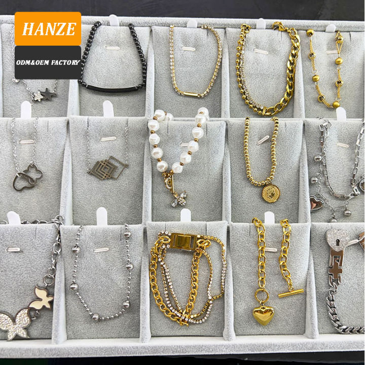 Fashion%20selling%20women%2018K%20gold%20stainless%20steel%20jewelry,%20heart-shaped%20titanium%20steel%20bracelet%20-%20Image%202