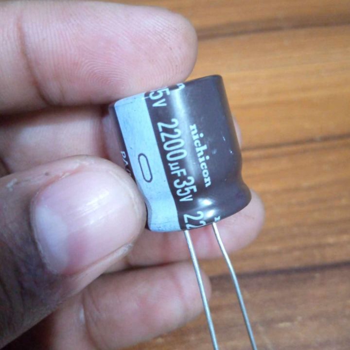 5PCS%20-%202200uF%2035V%20Capacitor%20RADIAL%20Electrolytic%20Capacitor%20-%20Image%203