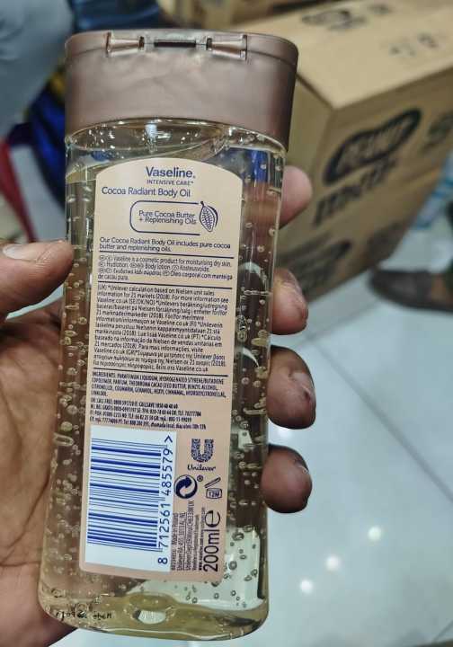 Vaseline%20Intensive%20Care%20Cocoa%20Radiant%20For%20Glowing%20Skin%20Body%20Gel%20Oil%20Body%20Oil%20Made%20with%20100%25%20Pure%20Cocoa%20Butter%20+%20Replenishing%20Oils%20-%20200ml%20-%20Image%203