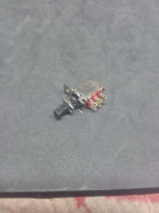 Right%20Angle%20PCB%20DPDT%20Double%20Pole%20Push%20Button%20Switch%206%20Pin%20Self-locking%20-5pcs%20-%20Image%204