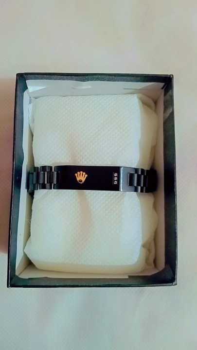 Elegant%20Men's%20Stainless%20Steel%20Bracelet%20with%20Logo%20Detail%20-%20Fashion%20Jewelry%20-%20Image%208