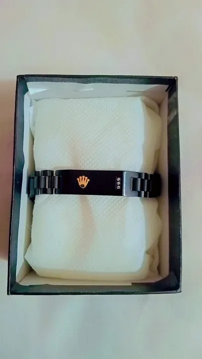 Elegant%20Men's%20Stainless%20Steel%20Bracelet%20with%20Logo%20Detail%20-%20Fashion%20Jewelry%20-%20Image%208