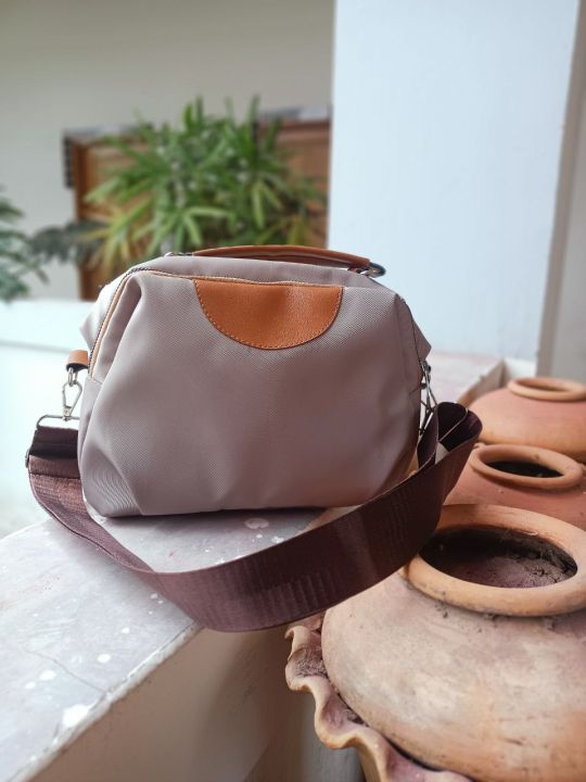 Elegant%20Modern%20Shoulder%20Bag%20with%20Detachable%20Strap%20%E2%80%93%20Water-Resistant%20Nylon%20Crossbody%20Handbag%20for%20Women%20%7C%20Nasmik%20-%20Image%206