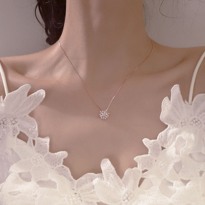 Trendy%20Korean%20Style%20Snowflake%20Flower%20Pendant%20Necklaces%20for%20Girls%20Simple%20Stylish/%20Ladies%20Chain%20Choker%20Jewelry%20Necklace%20for%20Women%20New%20Collection%20-%20Image%207