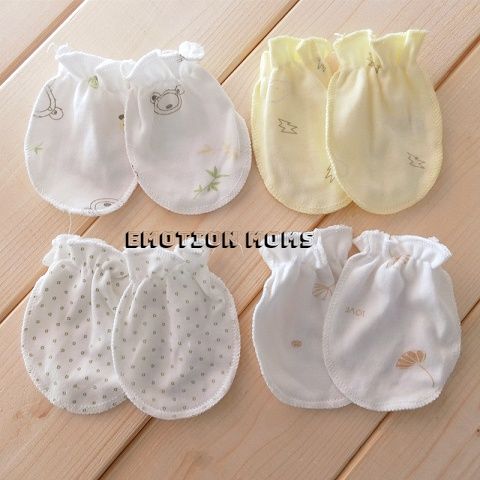 Baby%20Gloves%20Multicolor%20(0-6%20Months)(Thailand)%20-%20Image%202