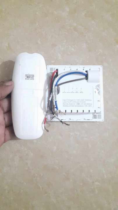 CLICK%20REMOTE%20CONTROL%20SWITCH%20FOR%202%20LIGHT%20AND%201%20FAN%20-%20Image%204