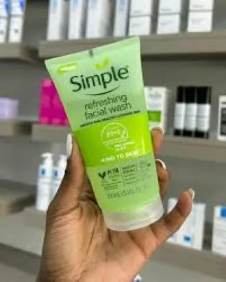 Simple%20Refreshing%20Facial%20Wash%20For%20Oily%20Skin%20-%20150ml%20-%20Image%203