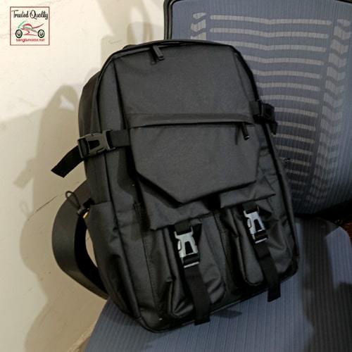 College-university%20backpack%20with%20laptop%20compartments,%20modern%20backpacks%20for%20students,%20backpacks%20for%20students,%20very%20modern%20backpack%20for%20young%20people%20-%20Image%203