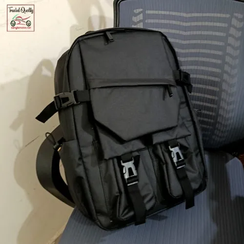 College-university%20backpack%20with%20laptop%20compartments,%20modern%20backpacks%20for%20students,%20backpacks%20for%20students,%20very%20modern%20backpack%20for%20young%20people%20-%20Image%203