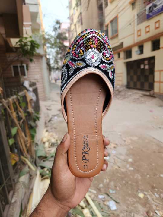 Girls%20exclusive%20Eid%20collection%20nagra%20shoes%20-%20Image%207
