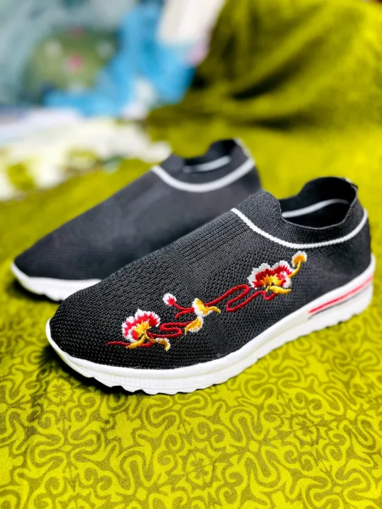 fashionable%20sneakers%20and%20converse%20for%20women%20-%20Image%202