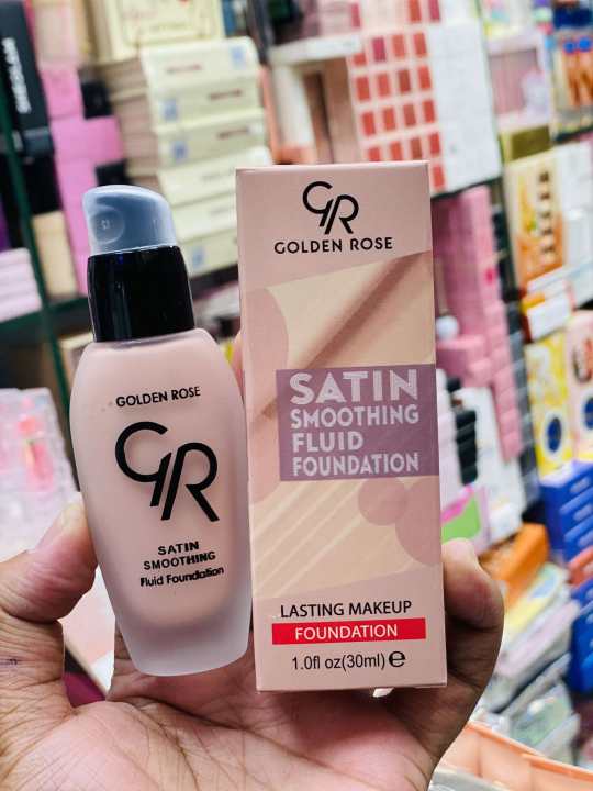 Satin%20Smoothing%20Fluid%20Foundation%20-%20Image%202