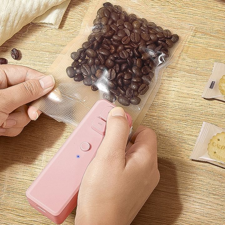 2%20In%201%20Heat%20Sealer%20Mini%20Handheld%20Sealing%20Vacuum%20Machine%20Portable%20USB%20Charging%20Food%20Snack%20Plastic%20Storage%20Bag%20Sealer%20Packing%20Bag%20-%20Image%207