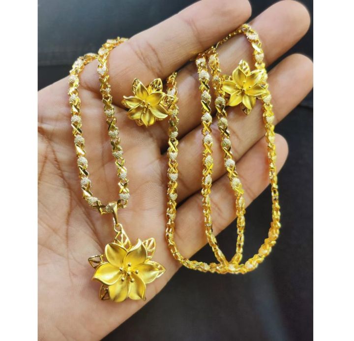 Fashionable Yellow Gold Plated Fancy Flower Pendant Chains Necklace  Matching Earring For Women