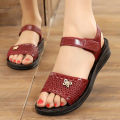 Middle-aged mom sandals for ladies in summer new wear fashion flat non-slip wear-resistant sandals for middle-aged and elderly people. 