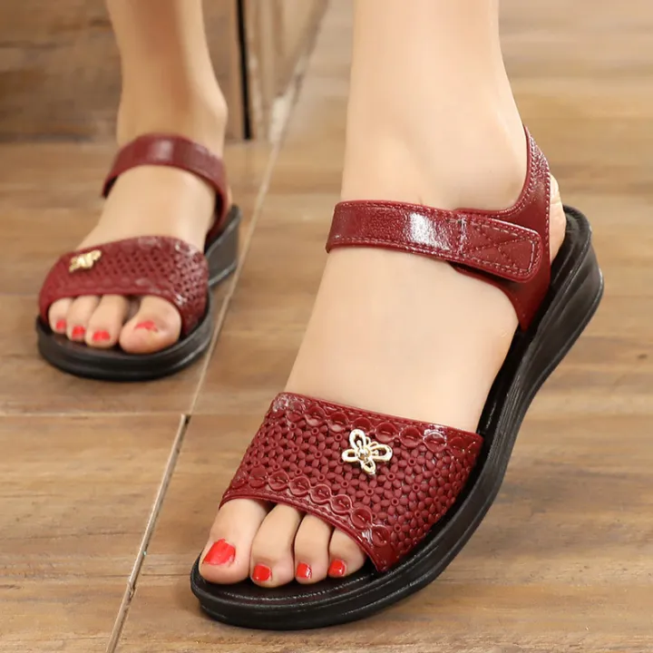 Middle-aged%20mom%20sandals%20for%20ladies%20in%20summer%20new%20wear%20fashion%20flat%20non-slip%20wear-resistant%20sandals%20for%20middle-aged%20and%20elderly%20people%20-%20Image%206
