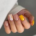 24Pcs Artificial Nails Set Press on Short Square False Nails with Sequins Design Aurora Yellow Nails Wearable Nail Tips.