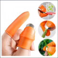 Silicone Thumb cutter + 5 Pieces Finger Protector Cutting Gears Vegetable Picking Nipping Plant Leaf Scissors Garden Gloves. 