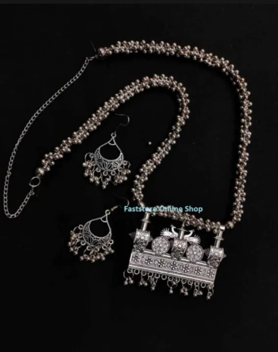 Trendy%20Women's%20Sita%20Necklace%20Set%20for%20Party%20and%20Special%20Occasions%20-%20Image%205