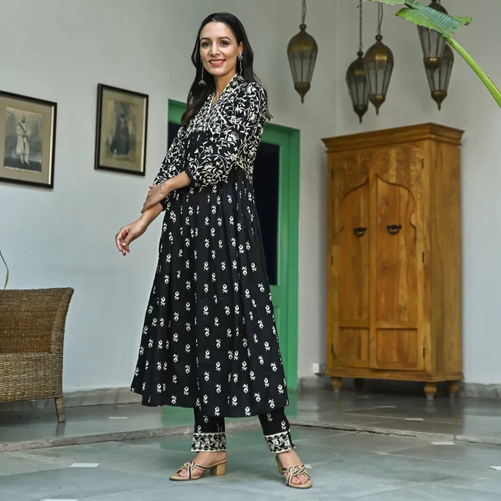 Black%20Floral%20Jaal%20V%20Neck%20Kurta%20Pant%20Set%20kp206%20-%20Image%204