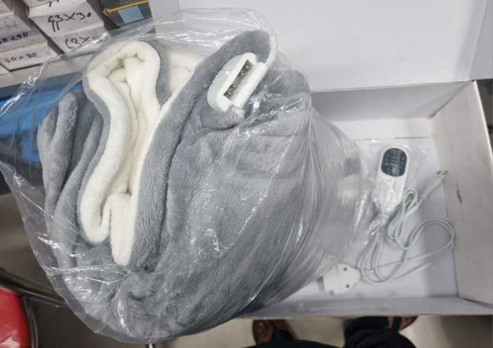 Heating%20Blanket%20Winter%20Indoor%20Electric%20Warming%20Blanket%20Sleep%20-%20Image%202