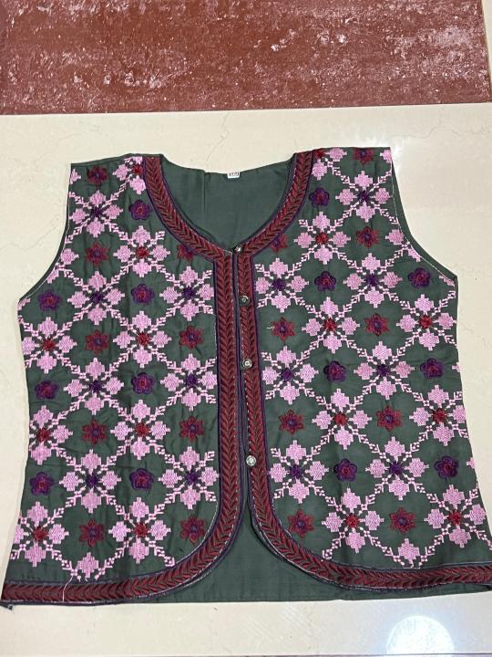 Elegant%20Embroidered%20Sleeveless%20Blouse%20Top%20for%20Girls%20-%20Floral/Geometric%20Pattern,%20Regular%20Fit%20-%20Image%207