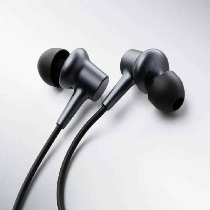 Xiaomi%20Mi%20In-Ear%20Basic%203.5mm%20In-Ear%20Wired%20Earphone%20BHR7670CN%20-%20Image%204