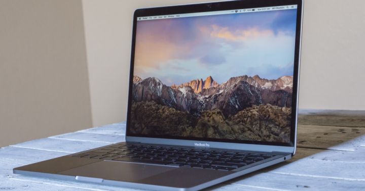 Apple%20MacBook%20Pro%2016"%20(2018,%20Refurbished)%20%E2%80%93%20Intel%20Core%20i7%202.6GHz,%2032GB%20RAM,%20512GB%20SSD,%20Silver%20Color%20-%20Image%202