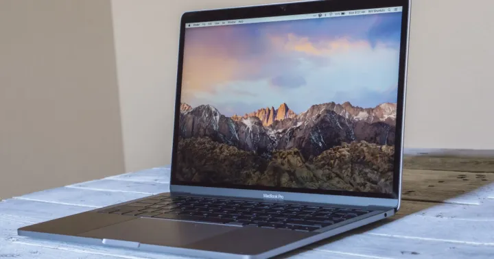 Apple%20MacBook%20Pro%2016"%20(2018,%20Refurbished)%20%E2%80%93%20Intel%20Core%20i7%202.6GHz,%2032GB%20RAM,%20512GB%20SSD,%20Silver%20Color%20-%20Image%202