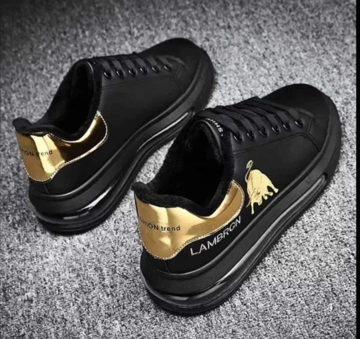 High-Quality%20Sports'%20Sneakers%20Men's%20Casual%20Shoes%20Men's%20Fashion%20Sneakers%20Flyknit%20Lightweight%20Slip-On%20Men%20-%20Image%204