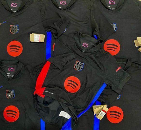 Barcelona%20away%20kit%20full%20sleeves%20jersey%20%2024/25%20-%20Image%208