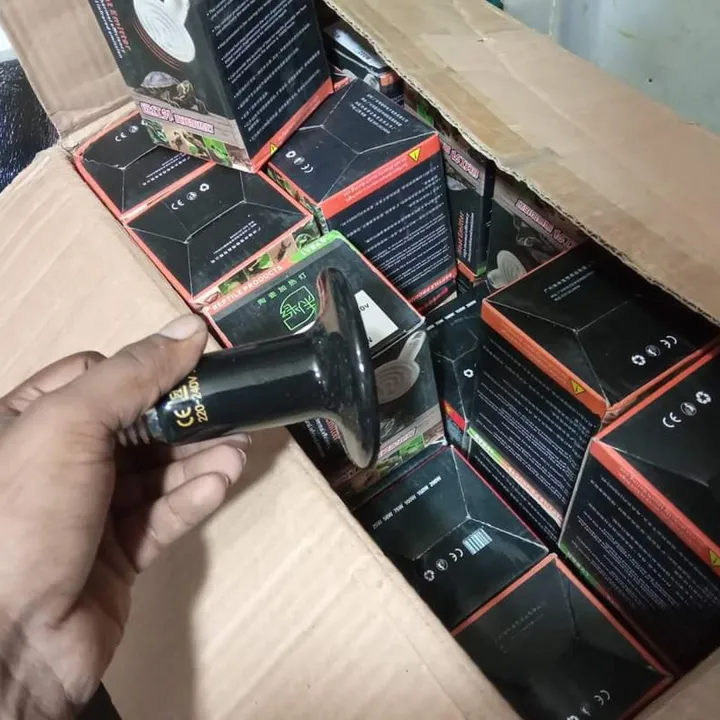 100W%20Ceramic%20Heater%20bulb%20with%20Ceramic%20Holder%20-%20Ceramic%20Emitter%20Bulb%20Light%20Lamp%20For%20Poultry%20Reptile%20Pet%20Brooder%20-%20Image%204